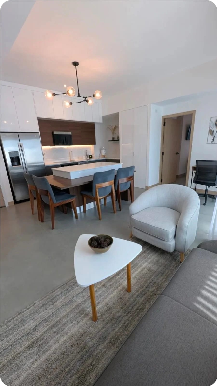 Renta amueblado en zona 10 2 habitaciones — foto 1 de 14