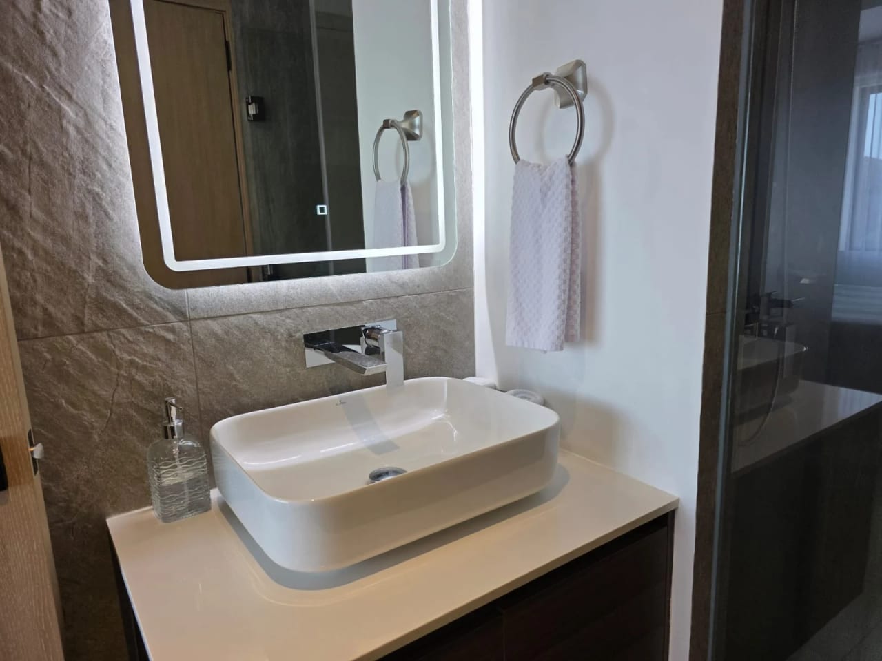 Renta amueblado en zona 10 2 habitaciones — foto 5 de 14