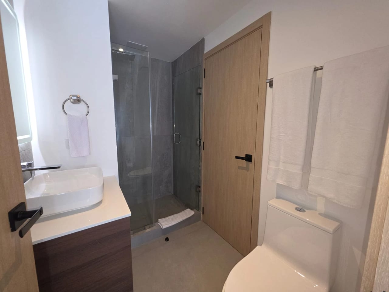 Renta amueblado en zona 10 2 habitaciones — foto 7 de 14