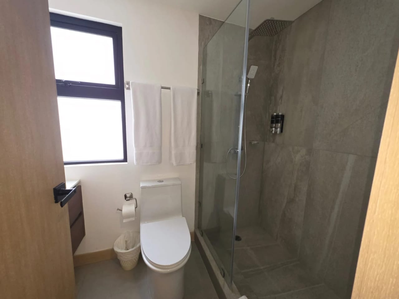 Renta amueblado en zona 10 2 habitaciones — foto 9 de 14