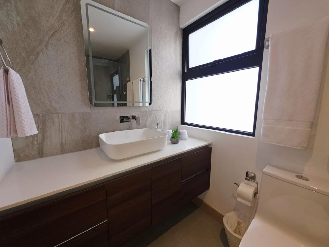 Renta amueblado en zona 10 2 habitaciones — foto 10 de 14