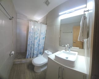 City House en venta zona 10 — miniatura 9 de 13