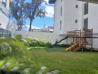 City House en venta zona 10 — miniatura 2 de 13