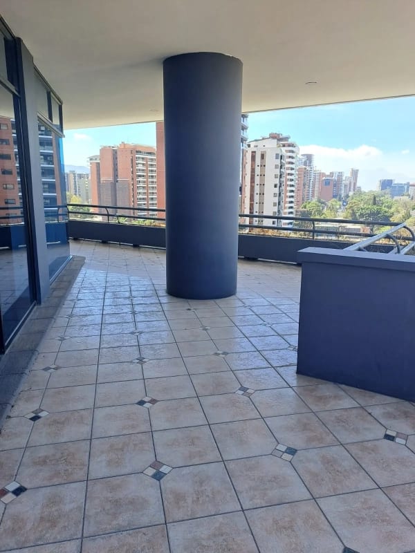 Lujoso apartamento en L Excellence zona 14 — foto 15 de 16