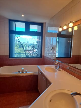 Lujoso apartamento en L Excellence zona 14 — miniatura 8 de 16